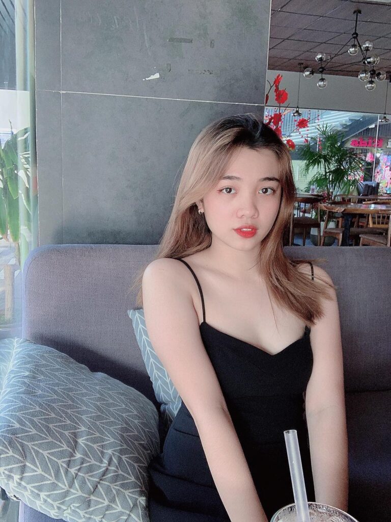 Khám Phá Tuyển Tập Ảnh Nữ Cute Đeo Kính Nóng Bỏng Quyến Rũ Và Đầy Sức Hấp Dẫn