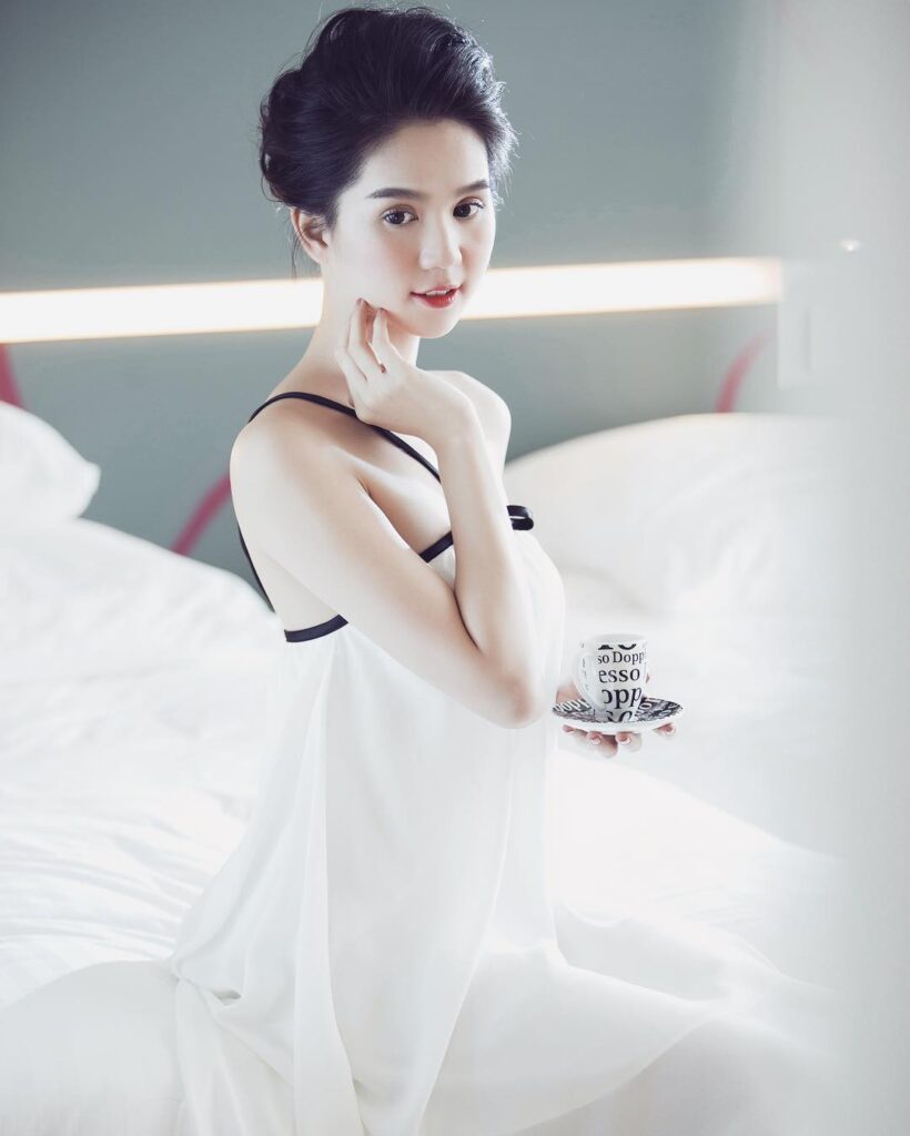 Gai Xinh Buon Bí Ẩn Sau Vẻ Đẹp Rạng Rỡ Mà Ít Người Hiểu