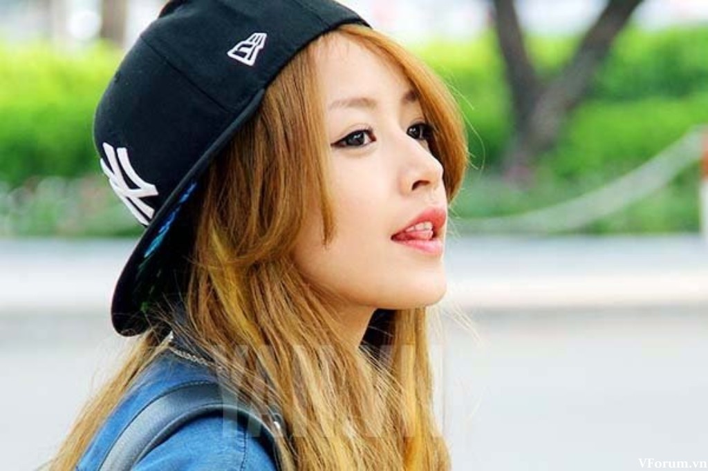 Anh Gai Xinh Lam Hinh Nen Những Hệ Lụy Tiềm Ẩn Từ Việc Chia Sẻ Hình Ảnh Nhạy Cảm Trên Mạng Xã Hội