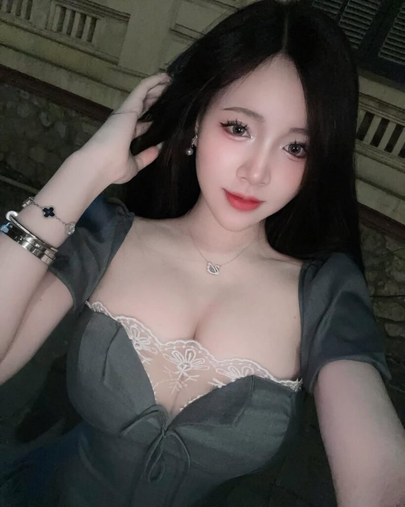 Gai Xinh Deo Kinh – Xu Hướng Mới Gây Sốt Cộng Đồng Mạng Và Phong Cách Thu Hút Mọi Ánh Nhìn